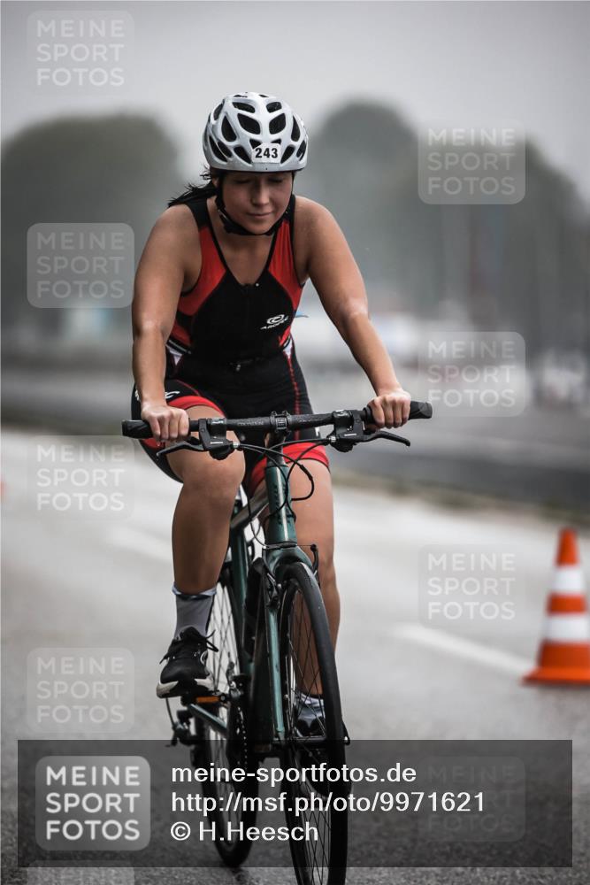 16.08.2026 - KN Förde Triathlon 2026 H.Heesch http://msf.ph/oto/9971621 16.08.2026 10:00:59 Radfahren 228, 238, 243 meine-sportfotos.de