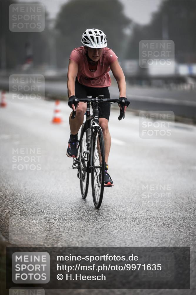 16.08.2026 - KN Förde Triathlon 2026 H.Heesch http://msf.ph/oto/9971635 16.08.2026 10:01:02 Radfahren 212, 243 meine-sportfotos.de