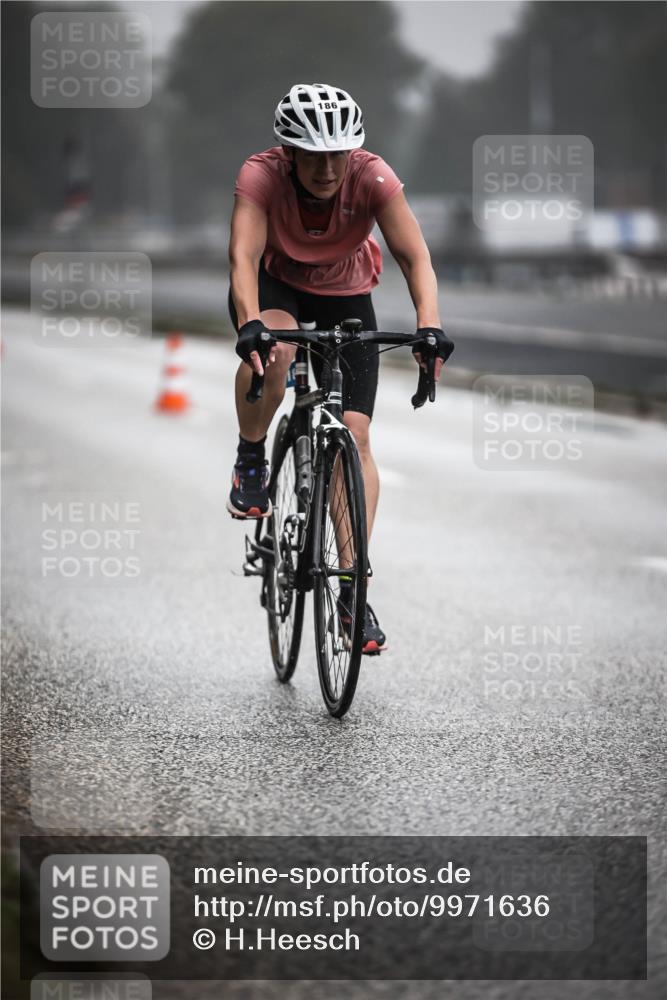 16.08.2026 - KN Förde Triathlon 2026 H.Heesch http://msf.ph/oto/9971636 16.08.2026 10:01:02 Radfahren 212, 243 meine-sportfotos.de