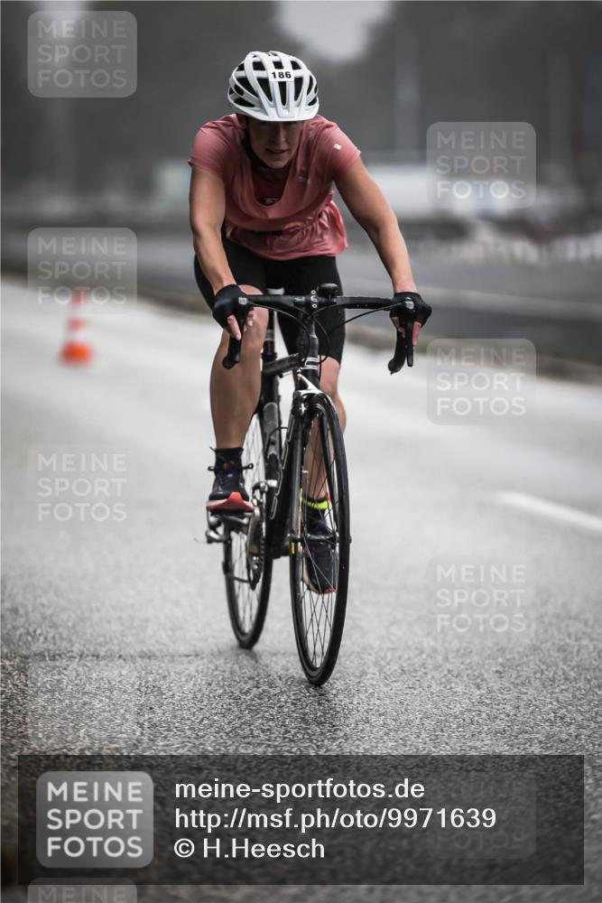 16.08.2026 - KN Förde Triathlon 2026 H.Heesch http://msf.ph/oto/9971639 16.08.2026 10:01:02 Radfahren 212, 243 meine-sportfotos.de