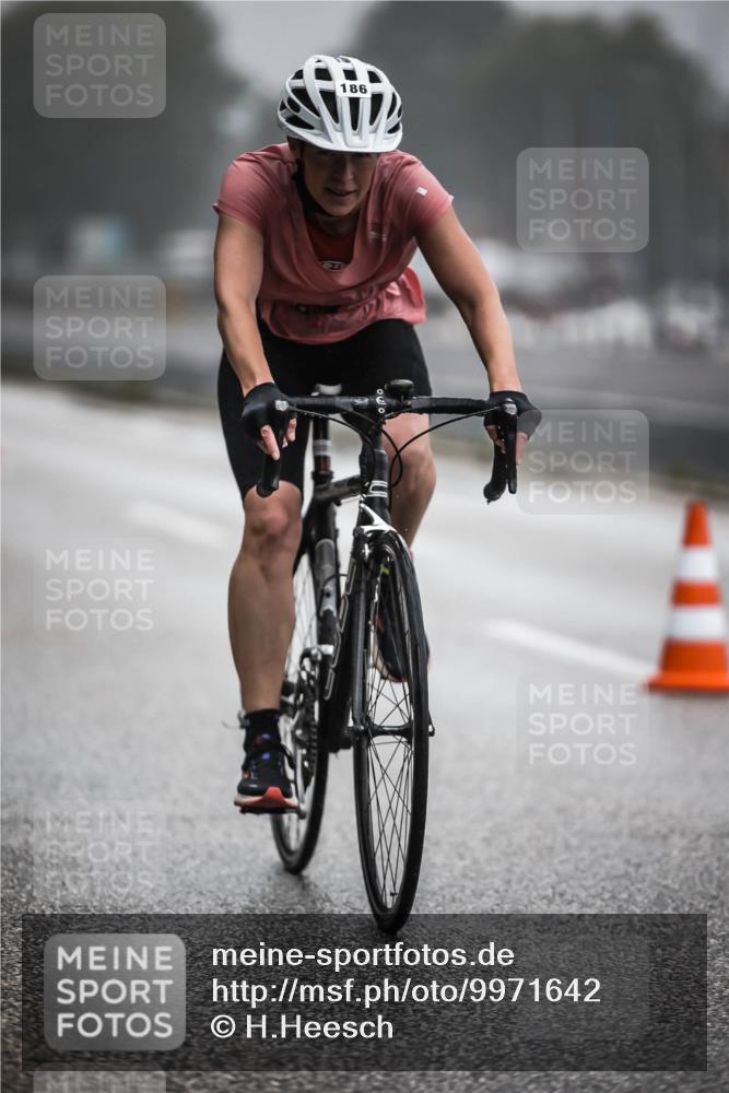 16.08.2026 - KN Förde Triathlon 2026 H.Heesch http://msf.ph/oto/9971642 16.08.2026 10:01:03 Radfahren 212, 243 meine-sportfotos.de