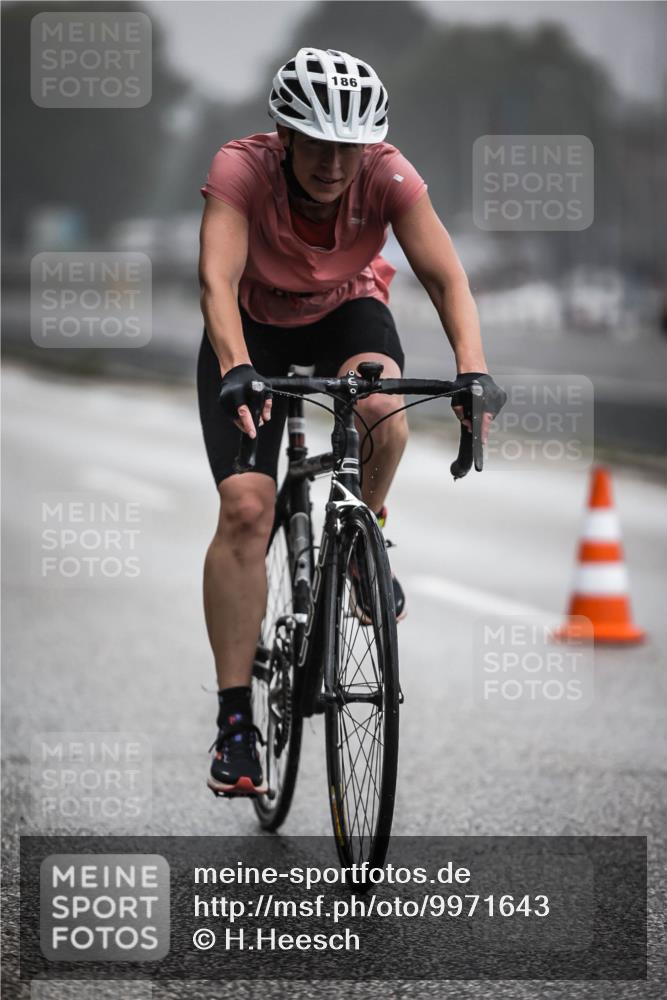16.08.2026 - KN Förde Triathlon 2026 H.Heesch http://msf.ph/oto/9971643 16.08.2026 10:01:03 Radfahren 212, 243 meine-sportfotos.de