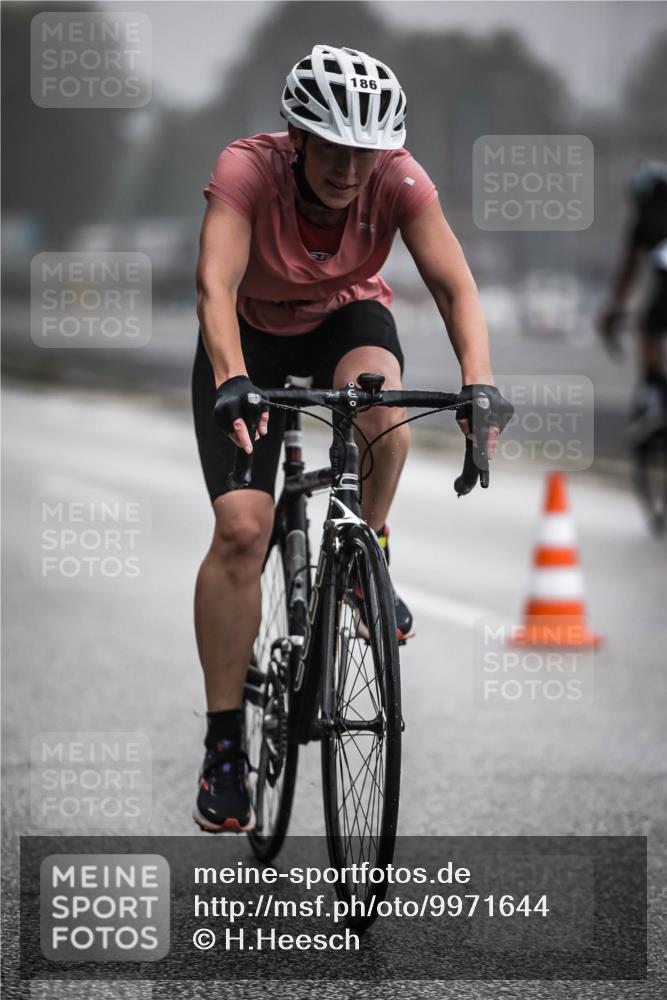 16.08.2026 - KN Förde Triathlon 2026 H.Heesch http://msf.ph/oto/9971644 16.08.2026 10:01:03 Radfahren 212, 243 meine-sportfotos.de