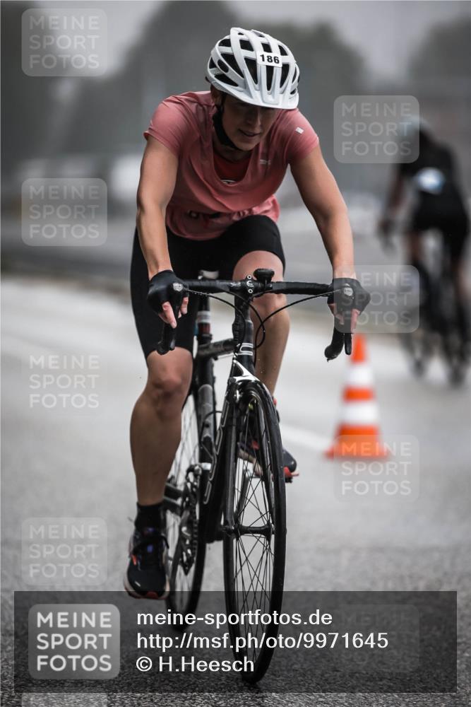 16.08.2026 - KN Förde Triathlon 2026 H.Heesch http://msf.ph/oto/9971645 16.08.2026 10:01:03 Radfahren 212, 243 meine-sportfotos.de