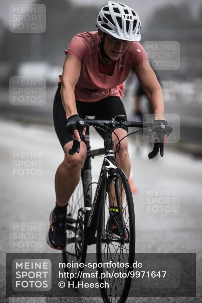 16.08.2026 - KN Förde Triathlon 2026 H.Heesch http://msf.ph/oto/9971647 16.08.2026 10:01:03 Radfahren 212, 243 meine-sportfotos.de