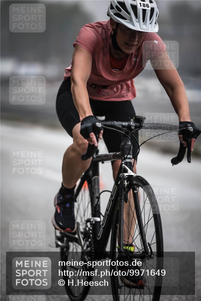 16.08.2026 - KN Förde Triathlon 2026 H.Heesch http://msf.ph/oto/9971649 16.08.2026 10:01:03 Radfahren 212, 243 meine-sportfotos.de