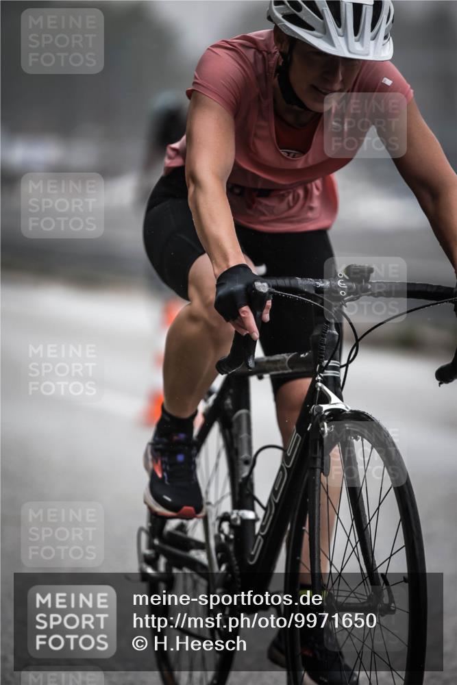 16.08.2026 - KN Förde Triathlon 2026 H.Heesch http://msf.ph/oto/9971650 16.08.2026 10:01:03 Radfahren 212, 243 meine-sportfotos.de