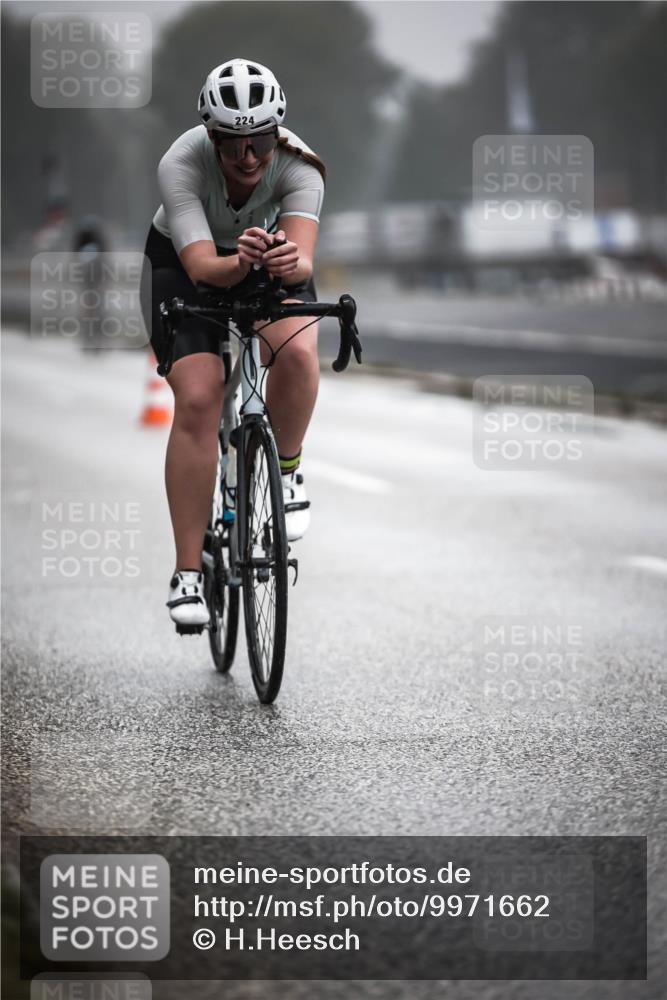 16.08.2026 - KN Förde Triathlon 2026 H.Heesch http://msf.ph/oto/9971662 16.08.2026 10:01:09 Radfahren 190, 212, 224 meine-sportfotos.de