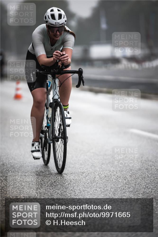 16.08.2026 - KN Förde Triathlon 2026 H.Heesch http://msf.ph/oto/9971665 16.08.2026 10:01:09 Radfahren 190, 212, 224 meine-sportfotos.de