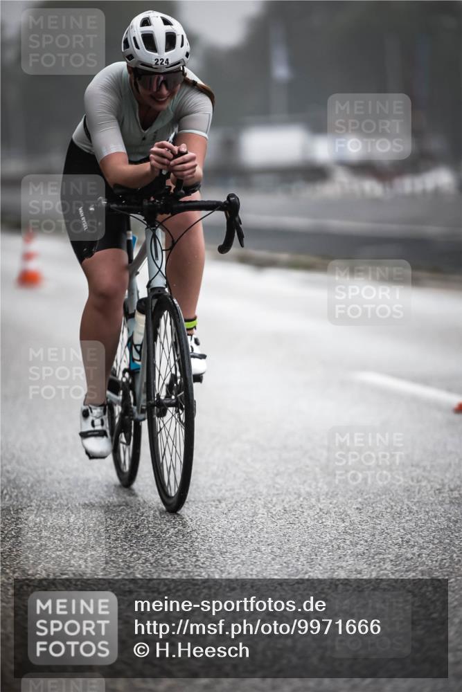 16.08.2026 - KN Förde Triathlon 2026 H.Heesch http://msf.ph/oto/9971666 16.08.2026 10:01:09 Radfahren 190, 212, 224 meine-sportfotos.de