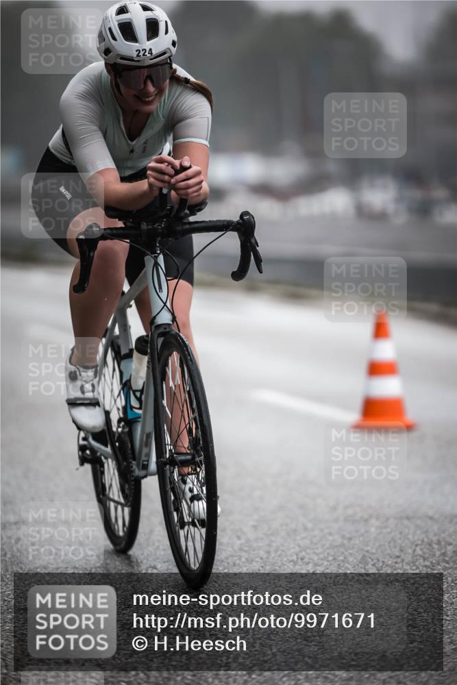 16.08.2026 - KN Förde Triathlon 2026 H.Heesch http://msf.ph/oto/9971671 16.08.2026 10:01:09 Radfahren 190, 212, 224 meine-sportfotos.de