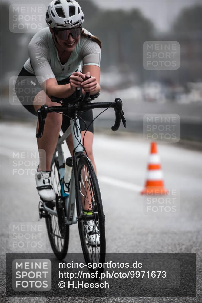 16.08.2026 - KN Förde Triathlon 2026 H.Heesch http://msf.ph/oto/9971673 16.08.2026 10:01:09 Radfahren 190, 212, 224 meine-sportfotos.de