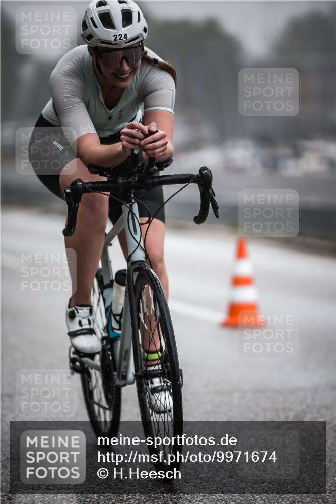 16.08.2026 - KN Förde Triathlon 2026 H.Heesch http://msf.ph/oto/9971674 16.08.2026 10:01:10 Radfahren 190, 212, 224 meine-sportfotos.de