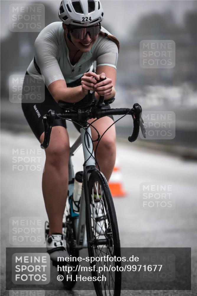 16.08.2026 - KN Förde Triathlon 2026 H.Heesch http://msf.ph/oto/9971677 16.08.2026 10:01:10 Radfahren 190, 212, 224 meine-sportfotos.de