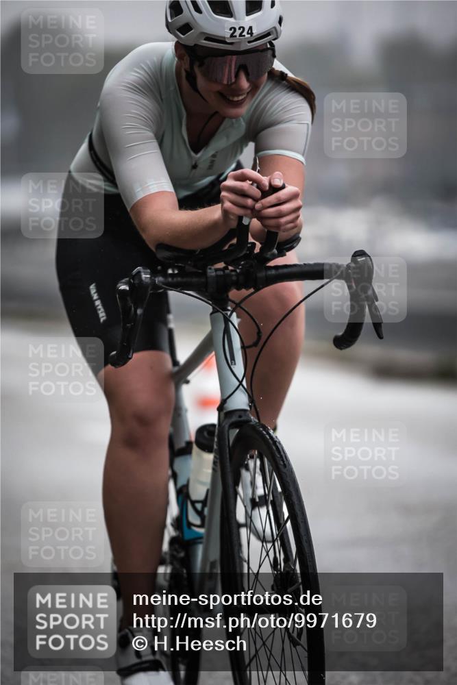 16.08.2026 - KN Förde Triathlon 2026 H.Heesch http://msf.ph/oto/9971679 16.08.2026 10:01:10 Radfahren 190, 212, 224 meine-sportfotos.de
