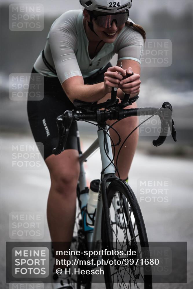 16.08.2026 - KN Förde Triathlon 2026 H.Heesch http://msf.ph/oto/9971680 16.08.2026 10:01:10 Radfahren 190, 212, 224 meine-sportfotos.de