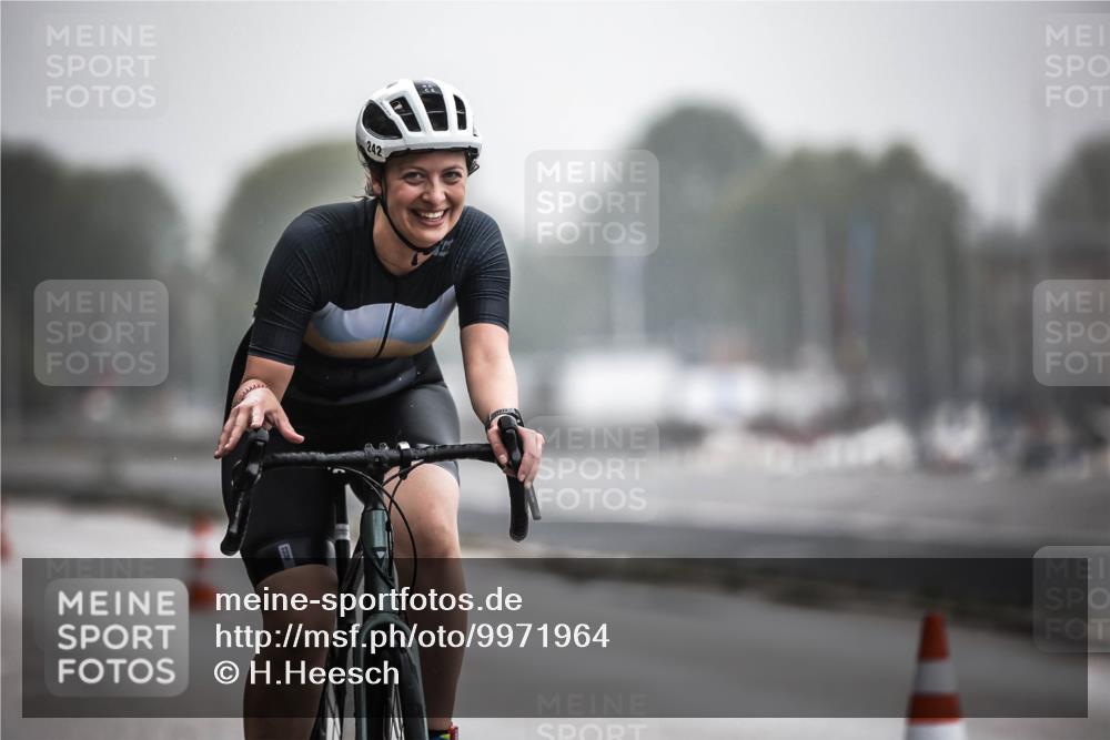 16.08.2026 - KN Förde Triathlon 2026 H.Heesch http://msf.ph/oto/9971964 16.08.2026 10:03:15 Radfahren 152, 193, 232, 244 meine-sportfotos.de
