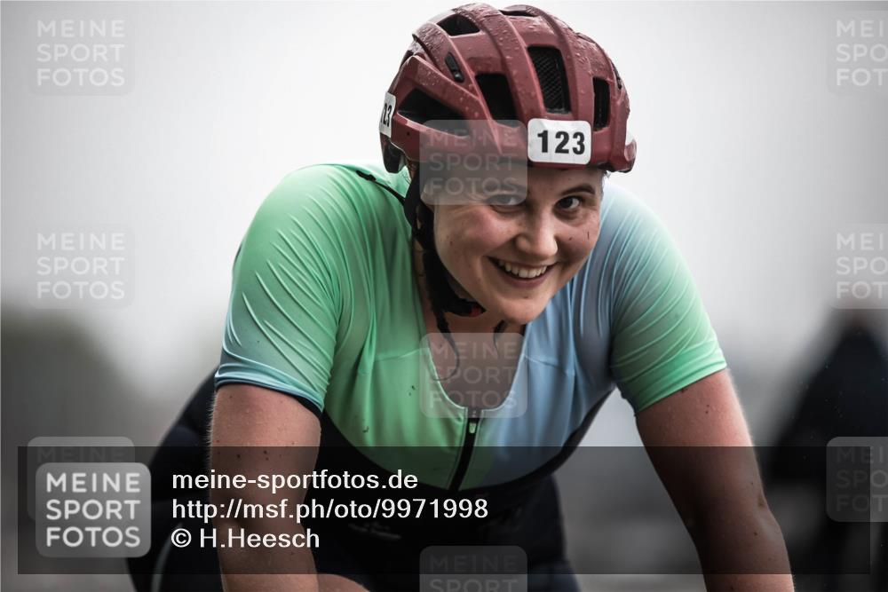 16.08.2026 - KN Förde Triathlon 2026 H.Heesch http://msf.ph/oto/9971998 16.08.2026 10:03:21 Radfahren 241, 244 meine-sportfotos.de