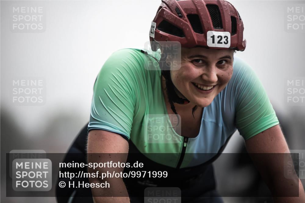 16.08.2026 - KN Förde Triathlon 2026 H.Heesch http://msf.ph/oto/9971999 16.08.2026 10:03:21 Radfahren 241, 244 meine-sportfotos.de