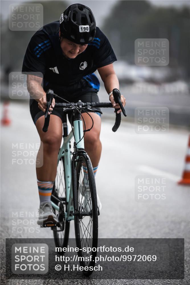16.08.2026 - KN Förde Triathlon 2026 H.Heesch http://msf.ph/oto/9972069 16.08.2026 10:04:02 Radfahren 240 meine-sportfotos.de