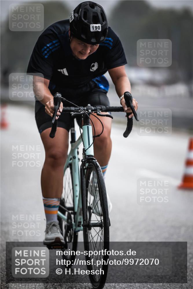 16.08.2026 - KN Förde Triathlon 2026 H.Heesch http://msf.ph/oto/9972070 16.08.2026 10:04:02 Radfahren 240 meine-sportfotos.de