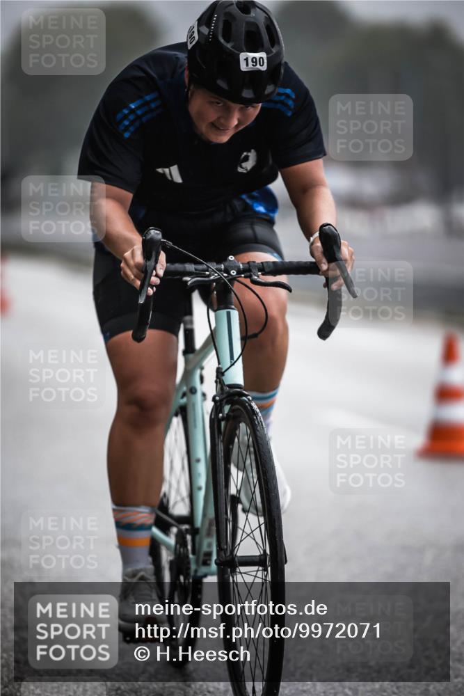 16.08.2026 - KN Förde Triathlon 2026 H.Heesch http://msf.ph/oto/9972071 16.08.2026 10:04:02 Radfahren 240 meine-sportfotos.de
