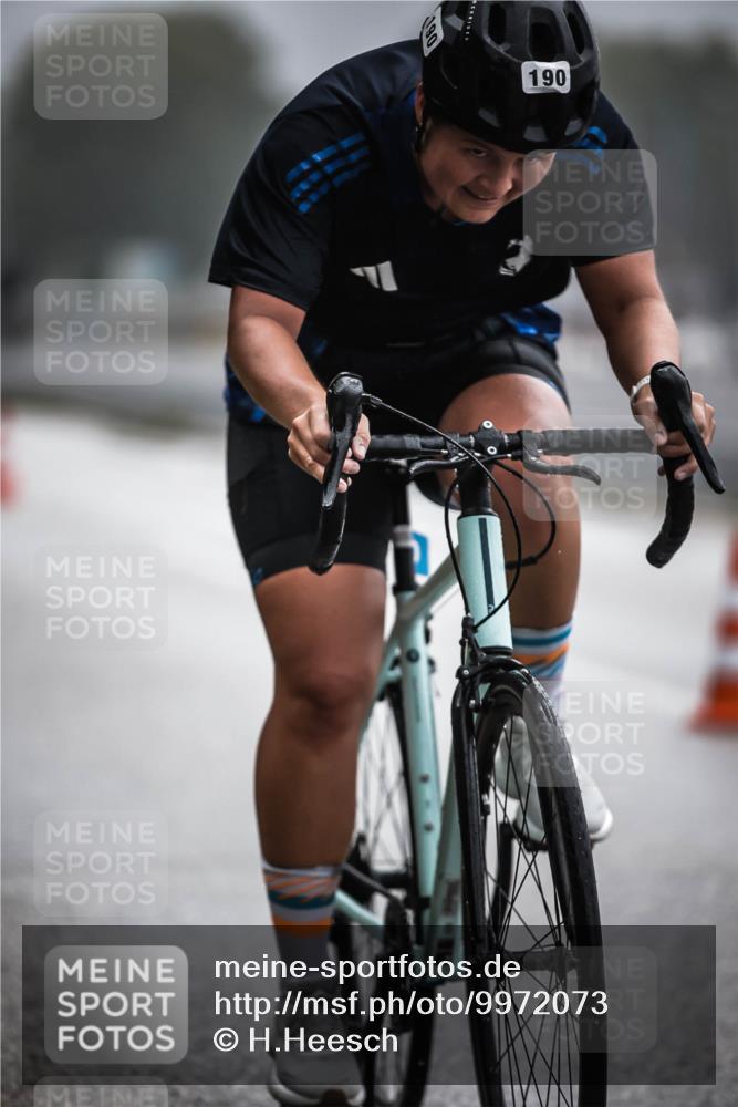 16.08.2026 - KN Förde Triathlon 2026 H.Heesch http://msf.ph/oto/9972073 16.08.2026 10:04:02 Radfahren 240 meine-sportfotos.de