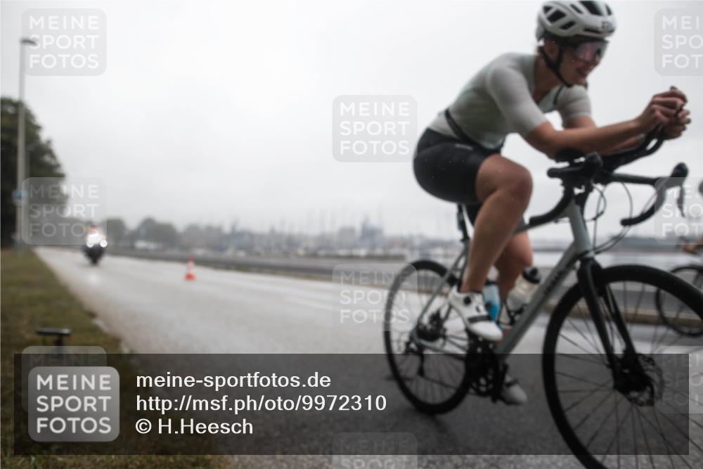 16.08.2026 - KN Förde Triathlon 2026 H.Heesch http://msf.ph/oto/9972310 16.08.2026 10:01:12 Radfahren 190, 224, 227 meine-sportfotos.de