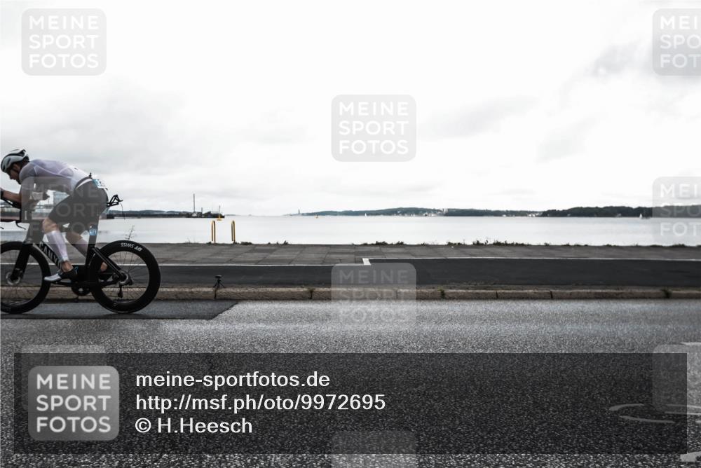 16.08.2026 - KN Förde Triathlon 2026 H.Heesch http://msf.ph/oto/9972695 16.08.2026 11:02:30 Radfahren 321, 325 meine-sportfotos.de