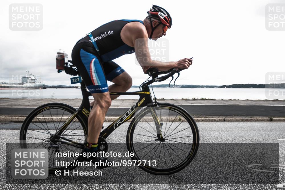 16.08.2026 - KN Förde Triathlon 2026 H.Heesch http://msf.ph/oto/9972713 16.08.2026 11:04:34 Radfahren 321, 327 meine-sportfotos.de