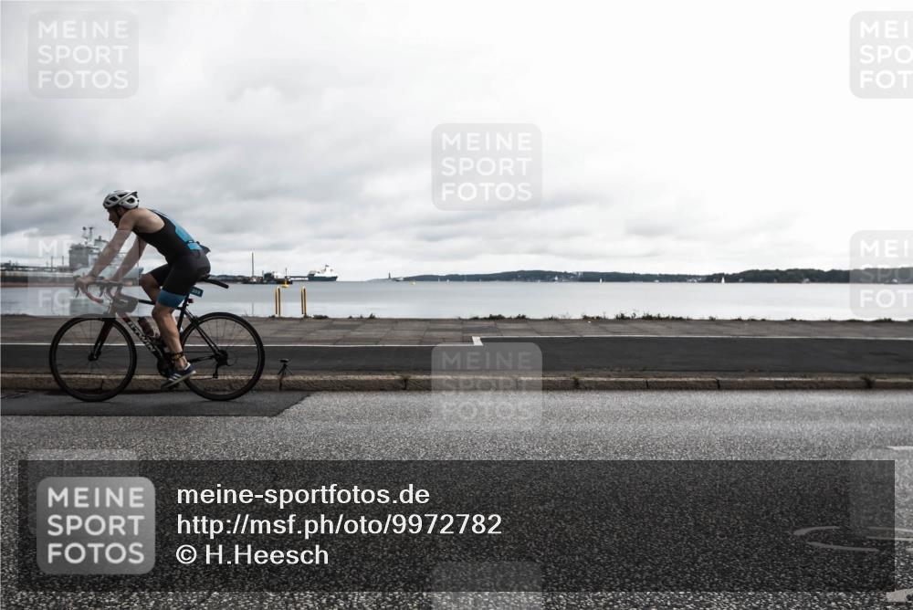 16.08.2026 - KN Förde Triathlon 2026 H.Heesch http://msf.ph/oto/9972782 16.08.2026 11:09:33 Radfahren 221, 302, 305, 330, 357, 377, 389, 397 meine-sportfotos.de