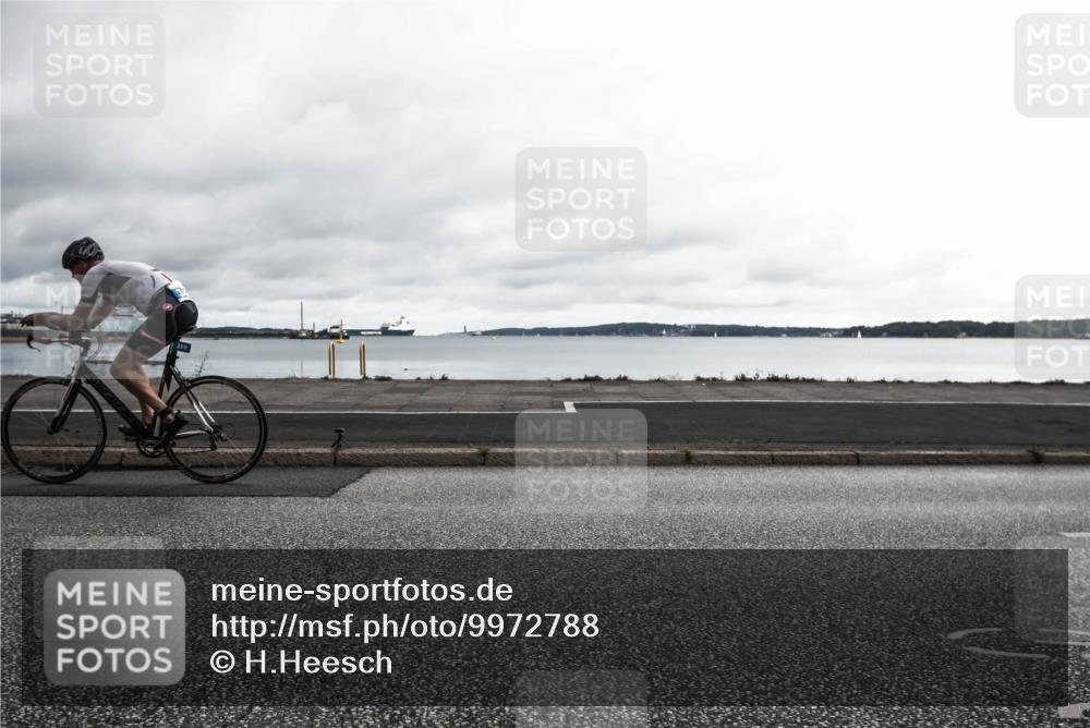 16.08.2026 - KN Förde Triathlon 2026 H.Heesch http://msf.ph/oto/9972788 16.08.2026 11:09:39 Radfahren 330, 389 meine-sportfotos.de
