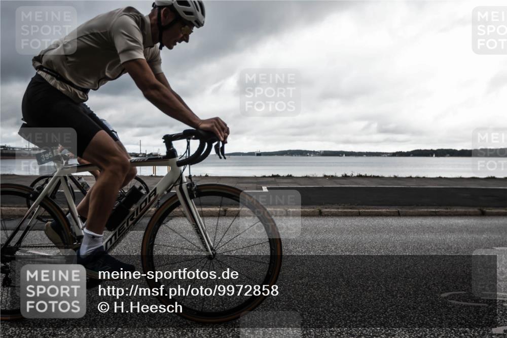 16.08.2026 - KN Förde Triathlon 2026 H.Heesch http://msf.ph/oto/9972858 16.08.2026 11:12:45 Radfahren 395, 410 meine-sportfotos.de