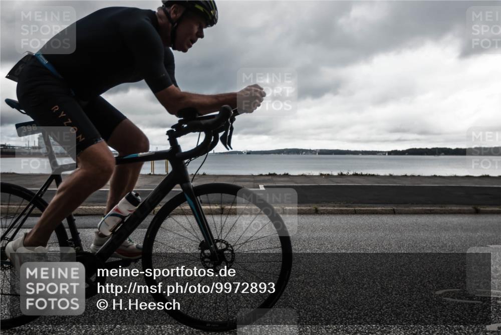 16.08.2026 - KN Förde Triathlon 2026 H.Heesch http://msf.ph/oto/9972893 16.08.2026 11:14:35 Radfahren 398, 432 meine-sportfotos.de