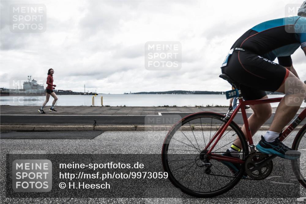 16.08.2026 - KN Förde Triathlon 2026 H.Heesch http://msf.ph/oto/9973059 16.08.2026 11:22:19 Radfahren 329, 375, 397, 400 meine-sportfotos.de