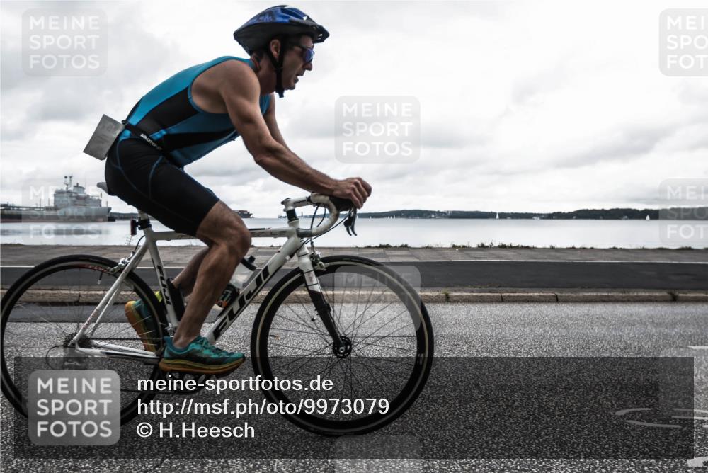 16.08.2026 - KN Förde Triathlon 2026 H.Heesch http://msf.ph/oto/9973079 16.08.2026 11:23:05 Radfahren 357, 399 meine-sportfotos.de