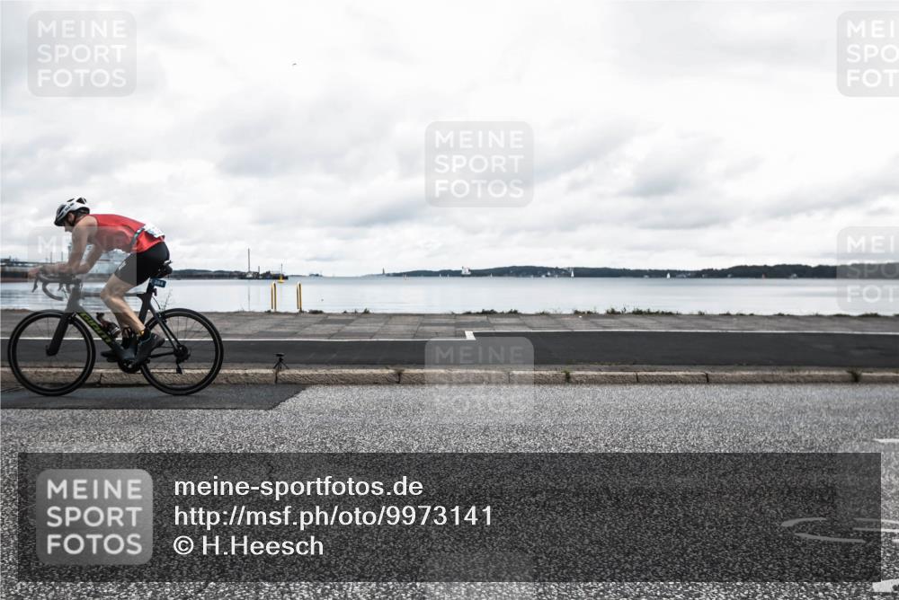 16.08.2026 - KN Förde Triathlon 2026 H.Heesch http://msf.ph/oto/9973141 16.08.2026 11:26:05 Radfahren 370, 421 meine-sportfotos.de