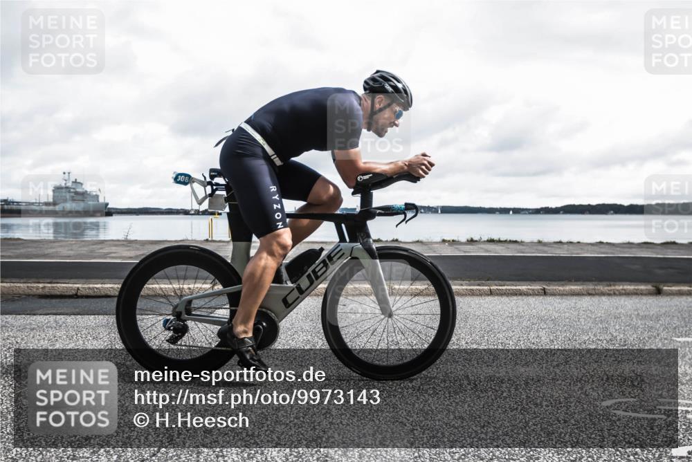 16.08.2026 - KN Förde Triathlon 2026 H.Heesch http://msf.ph/oto/9973143 16.08.2026 11:26:10 Radfahren 370, 421 meine-sportfotos.de