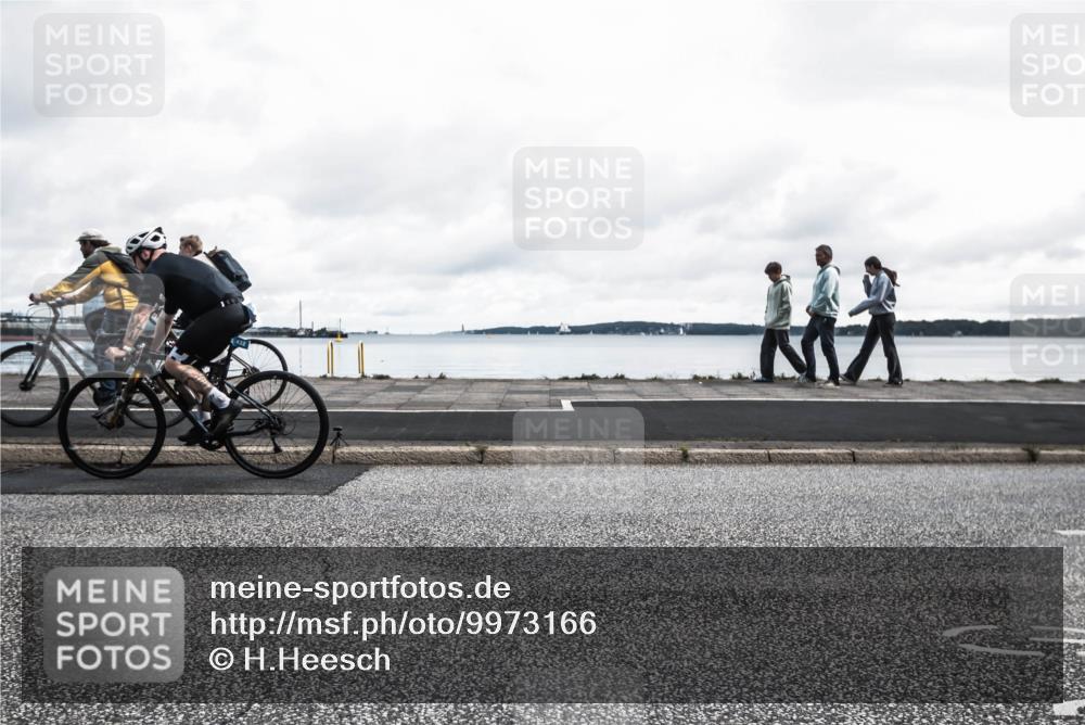 16.08.2026 - KN Förde Triathlon 2026 H.Heesch http://msf.ph/oto/9973166 16.08.2026 11:26:32 Radfahren 328, 374, 429, 803 meine-sportfotos.de