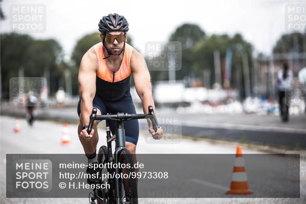 16.08.2026 - KN Förde Triathlon 2026 H.Heesch http://msf.ph/oto/9973308 16.08.2026 11:27:09 Radfahren 311, 334, 345, 371, 382, 435 meine-sportfotos.de