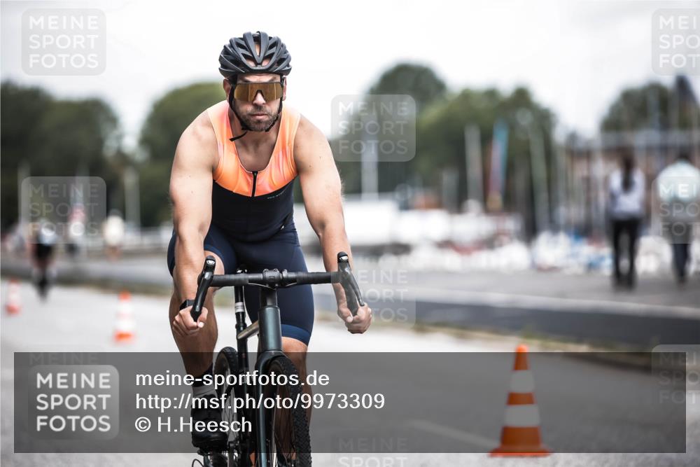 16.08.2026 - KN Förde Triathlon 2026 H.Heesch http://msf.ph/oto/9973309 16.08.2026 11:27:09 Radfahren 311, 334, 345, 371, 382, 435 meine-sportfotos.de
