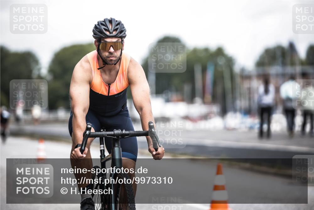 16.08.2026 - KN Förde Triathlon 2026 H.Heesch http://msf.ph/oto/9973310 16.08.2026 11:27:09 Radfahren 311, 334, 345, 371, 382, 435 meine-sportfotos.de