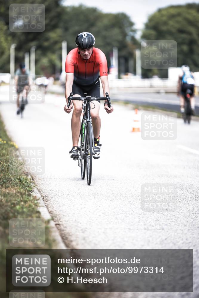 16.08.2026 - KN Förde Triathlon 2026 H.Heesch http://msf.ph/oto/9973314 16.08.2026 11:30:37 Radfahren 425, 428, 430, 438 meine-sportfotos.de