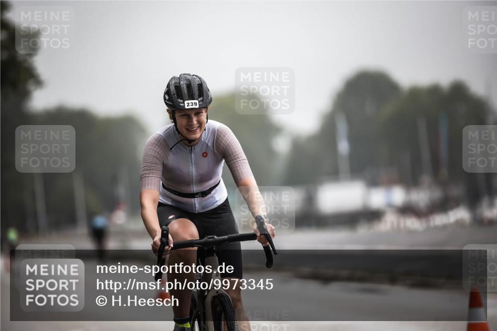 16.08.2026 - KN Förde Triathlon 2026 H.Heesch http://msf.ph/oto/9973345 16.08.2026 10:04:20 Radfahren  meine-sportfotos.de