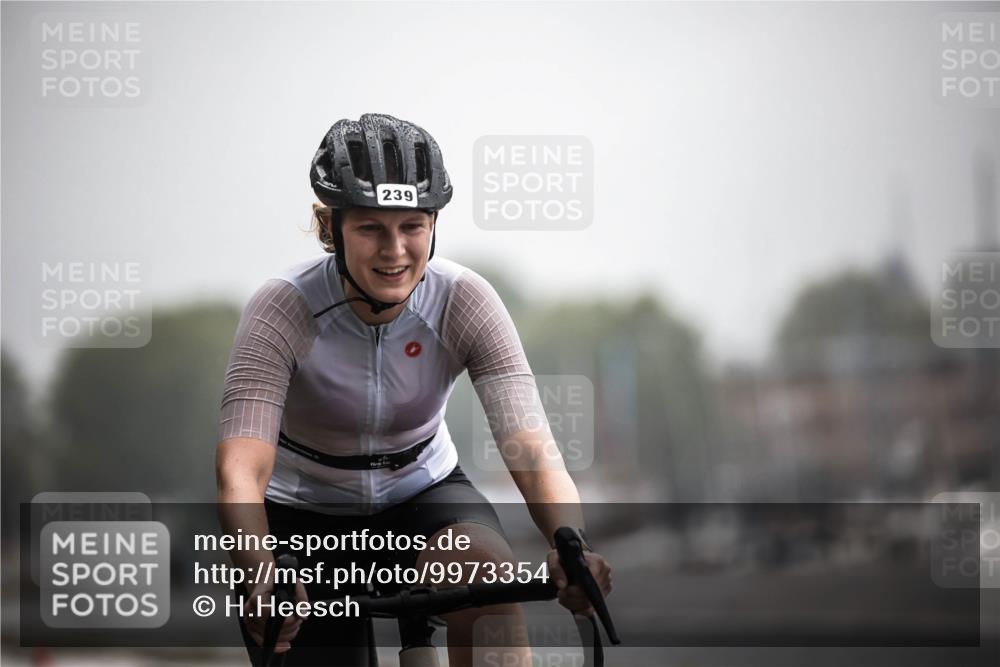 16.08.2026 - KN Förde Triathlon 2026 H.Heesch http://msf.ph/oto/9973354 16.08.2026 10:04:21 Radfahren  meine-sportfotos.de