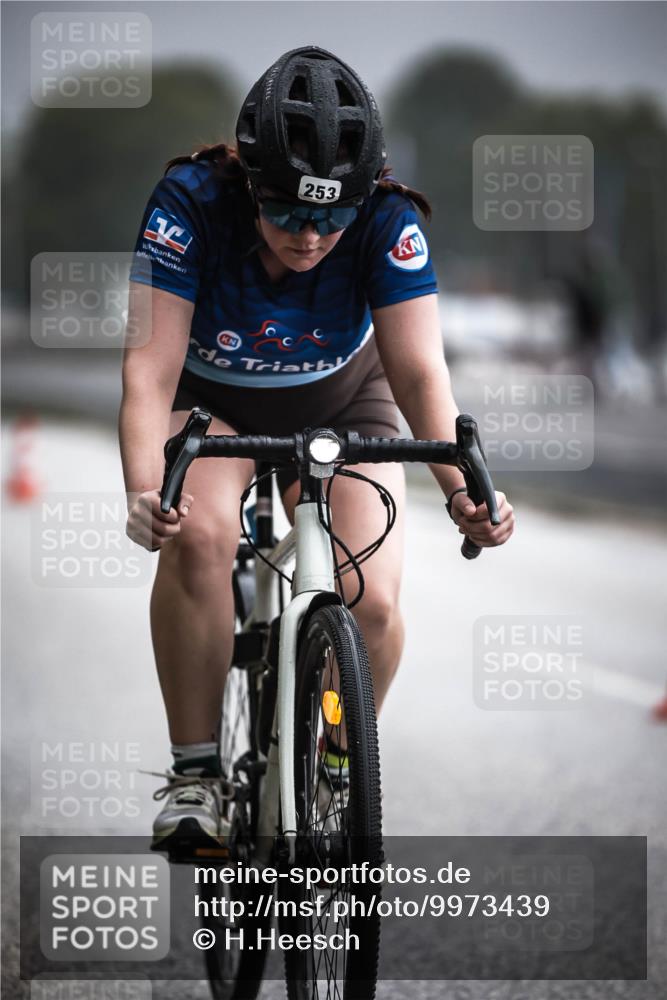 16.08.2026 - KN Förde Triathlon 2026 H.Heesch http://msf.ph/oto/9973439 16.08.2026 10:05:51 Radfahren 247, 253 meine-sportfotos.de