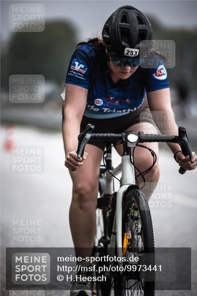 16.08.2026 - KN Förde Triathlon 2026 H.Heesch http://msf.ph/oto/9973441 16.08.2026 10:05:51 Radfahren 247, 253 meine-sportfotos.de