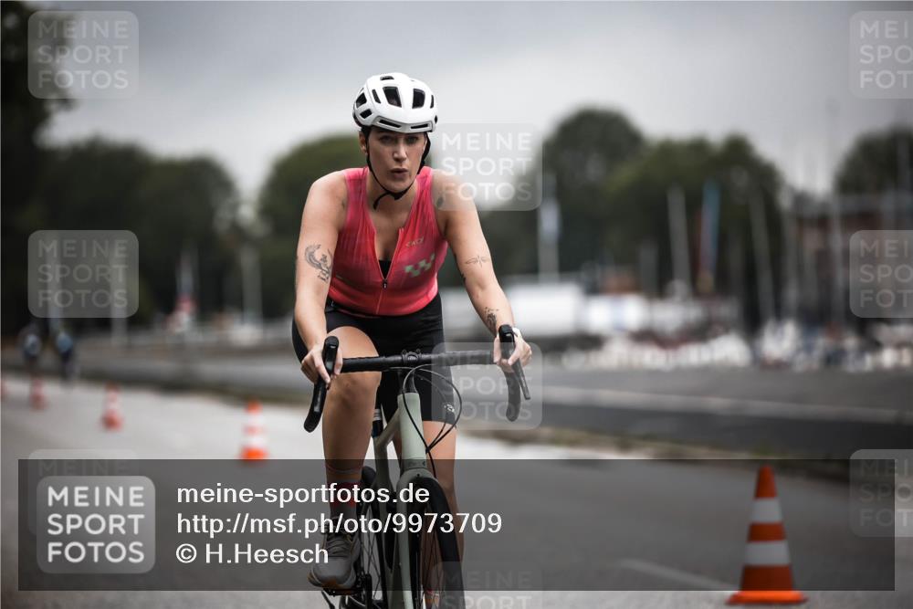 16.08.2026 - KN Förde Triathlon 2026 H.Heesch http://msf.ph/oto/9973709 16.08.2026 10:11:20 Radfahren  meine-sportfotos.de