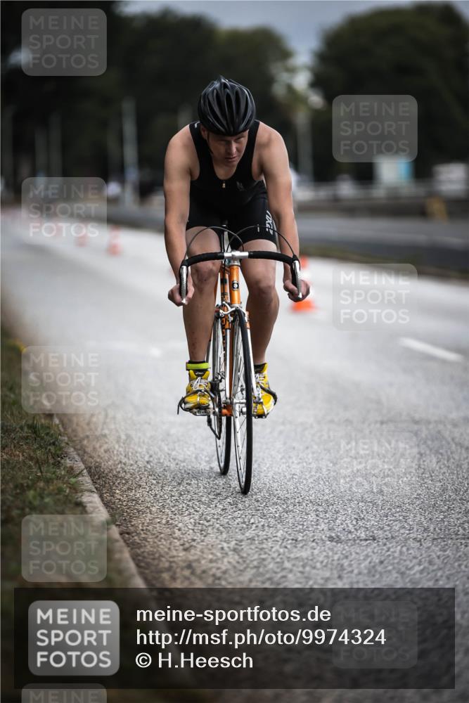 16.08.2026 - KN Förde Triathlon 2026 H.Heesch http://msf.ph/oto/9974324 16.08.2026 11:00:28 Radfahren 301, 317 meine-sportfotos.de