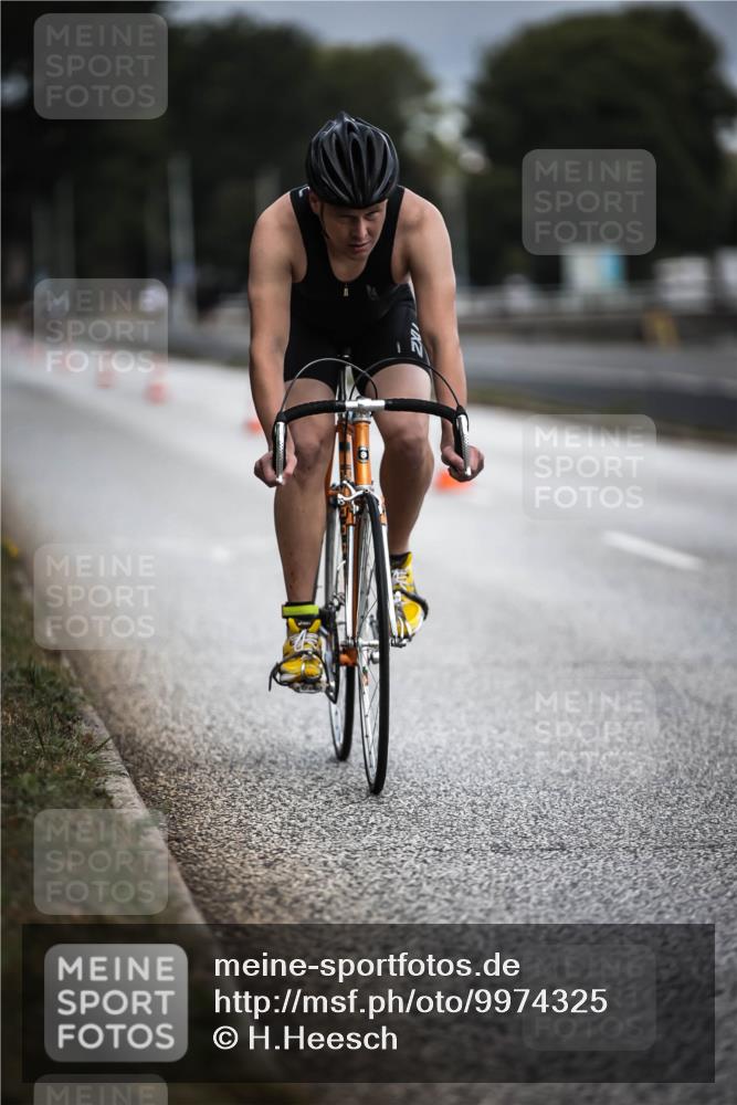 16.08.2026 - KN Förde Triathlon 2026 H.Heesch http://msf.ph/oto/9974325 16.08.2026 11:00:28 Radfahren 301, 317 meine-sportfotos.de